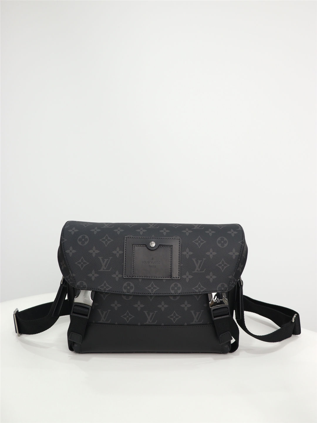 Louis Vuitton Messenger PM Voyager Messenger Bag Monogram Eclipse Canvas M40511